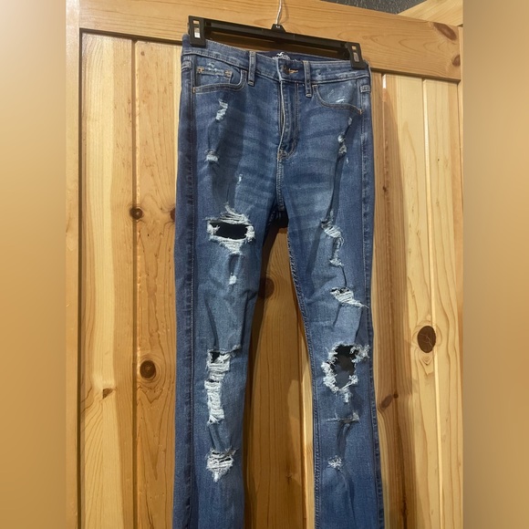 Hollister Destroyed High Waisted Jeans - Picture 2 of 7